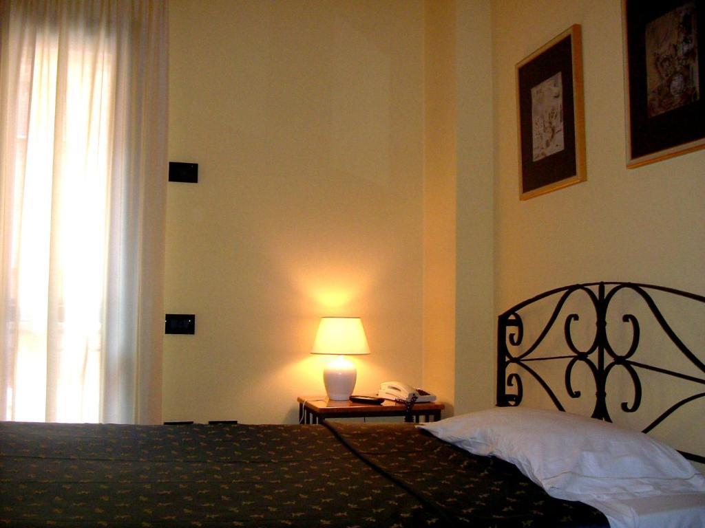פררה Hotel De Prati מראה חיצוני תמונה